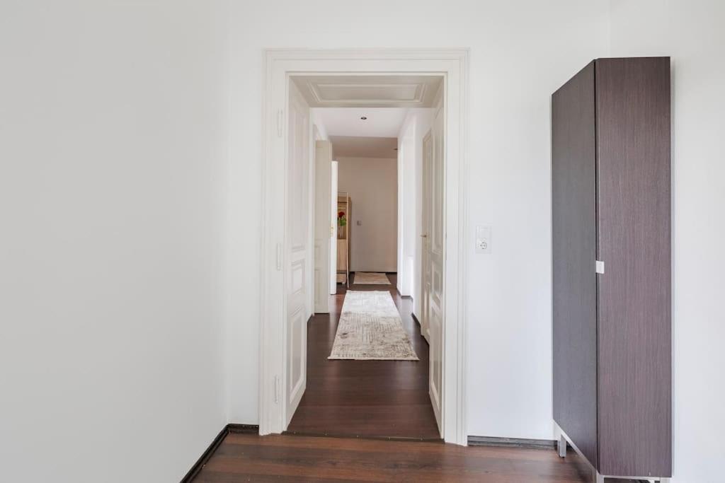 Charming Spacious Apartment เวียนนา ภายนอก รูปภาพ