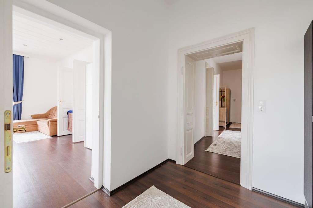Charming Spacious Apartment เวียนนา ภายนอก รูปภาพ
