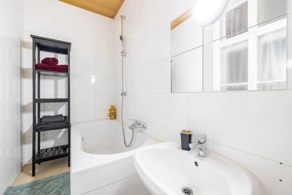 Charming Spacious Apartment เวียนนา ภายนอก รูปภาพ